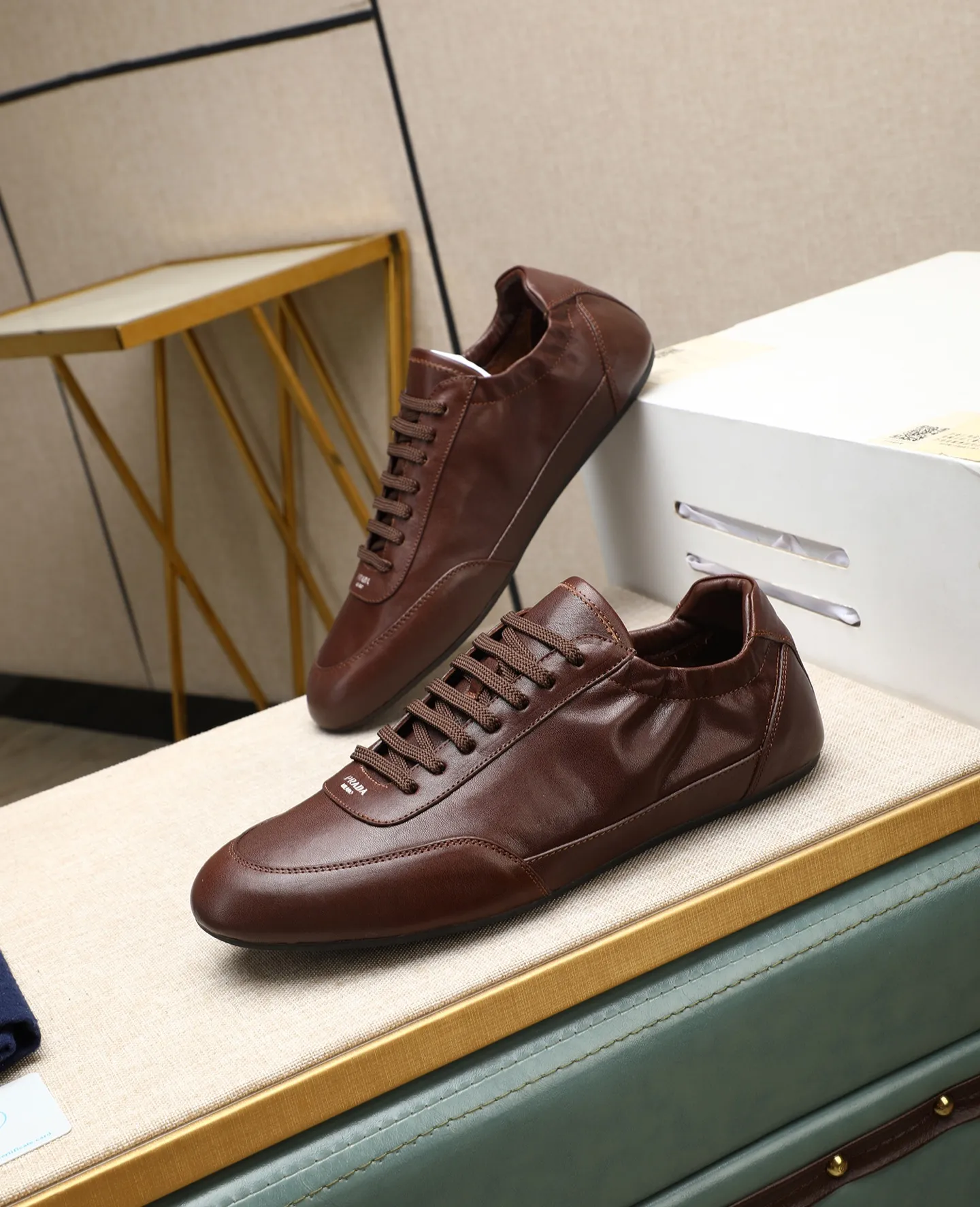 Men's shoes 💰 680 (top version) Product trademark: Prada "Prada" original casual shoes Regular size: 38-44 (can be customized to 45) Product materials: Original imported cowhide upper, original outsole.